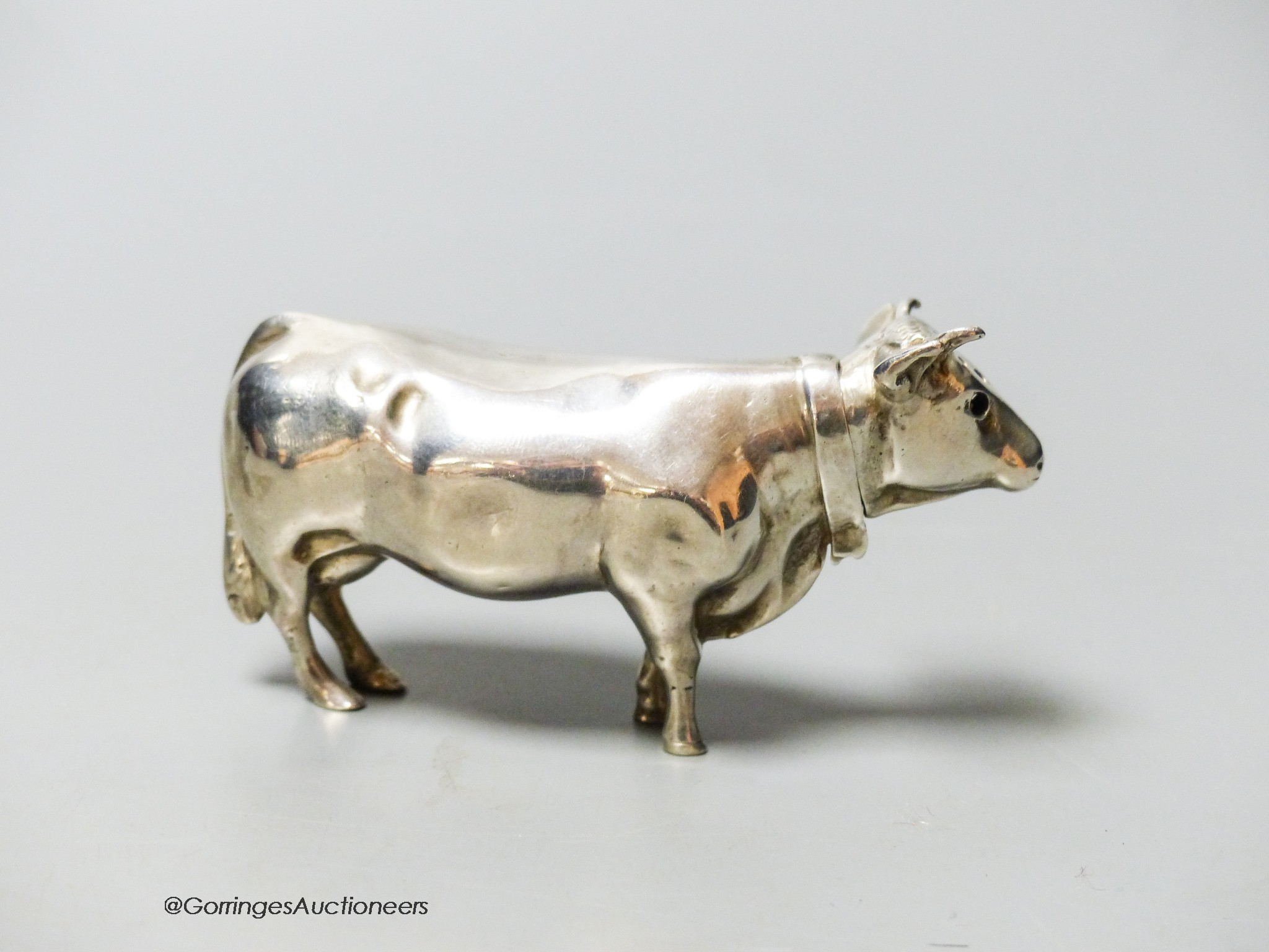 An Edwardian Hanau silver novelty silver pepper pot, modelled as a cow, Chester import marks for Berthold Muller, 1905, length 9cm, 62 grams.